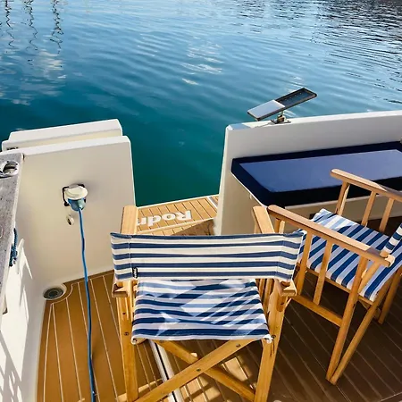 Romantic Boat On The Tagus River Botel Lisbona