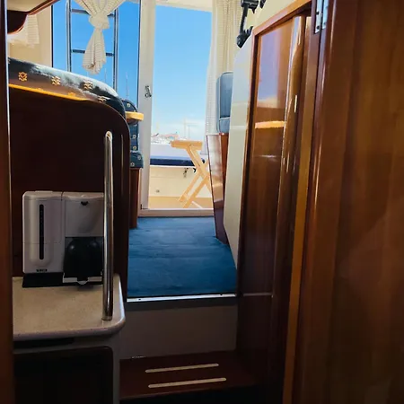 Båthotell Romantic Boat On The Tagus River *