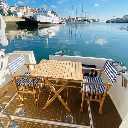 Romantic Boat On The Tagus River Båthotell *