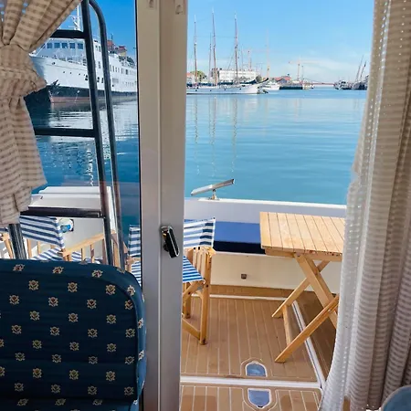 Romantic Boat On The Tagus River Båthotell